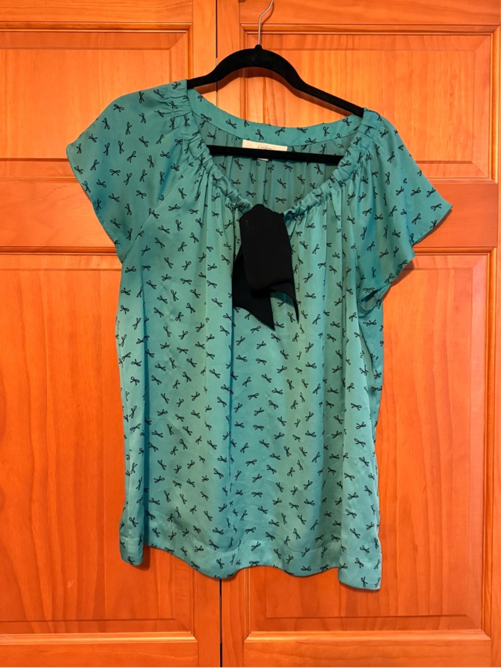 Teal Short-Sleeve Tie-Neck Blouse with Bow print